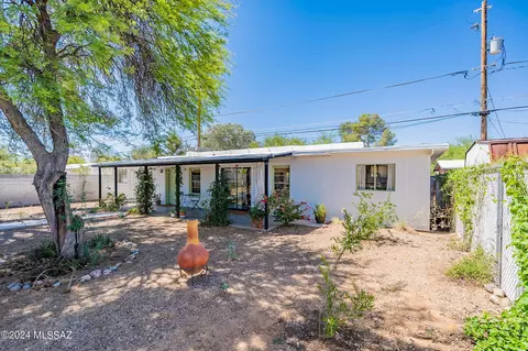 3833 E Seneca St, Tucson, AZ 85716