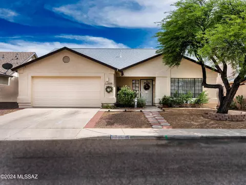 10246 Essex Village Dr, Tucson, AZ 85748
