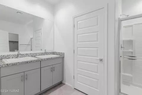 Bath - 12218 E Ava Lynn Dr, Vail, AZ 85641 photo 1 of 2