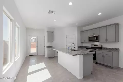 Kitchen - 12218 E Ava Lynn Dr, Vail, AZ 85641 photo 2 of 4