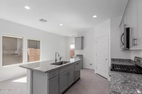 Kitchen - 12218 E Ava Lynn Dr, Vail, AZ 85641 photo 3 of 4