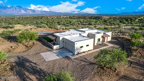4401 W Calle Dos, Green Valley, AZ 85622