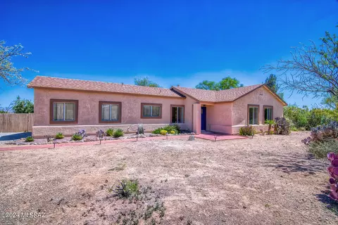 920 N Solar Dr, Vail, AZ 85641