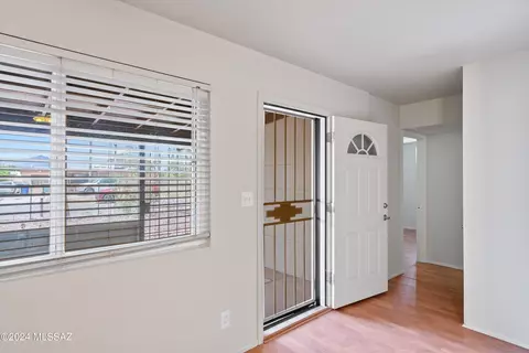 4082 E Sylvane Dr, Tucson, AZ 85711 photo 4