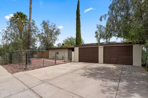 4082 E Sylvane Dr, Tucson, AZ 85711 photo 2