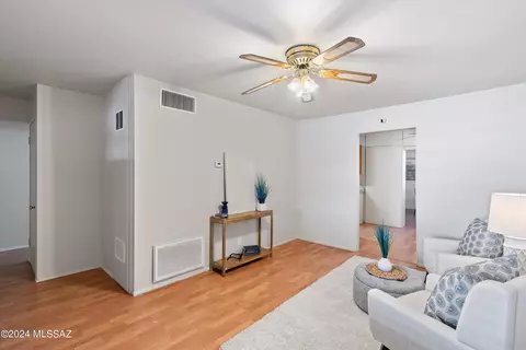 4082 E Sylvane Dr, Tucson, AZ 85711 photo 6
