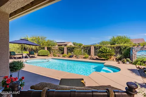 2450 E Skywalker Way, Green Valley, AZ 85614
