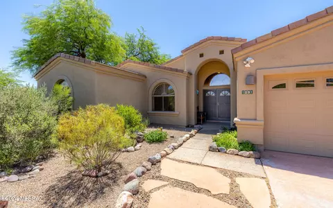 1091 S Dutch John Spring Ct, Green Valley, AZ 85614