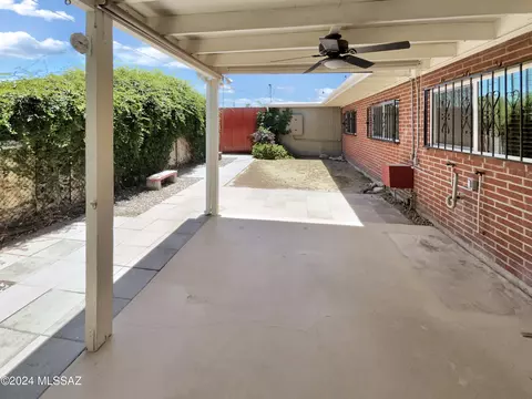Exterior - 7645 E Golf Links Rd, Tucson, AZ 85730 photo 3 of 4