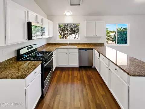Kitchen - 6451 E Wolfhead Dr, Tucson, AZ 85730 photo 1 of 2