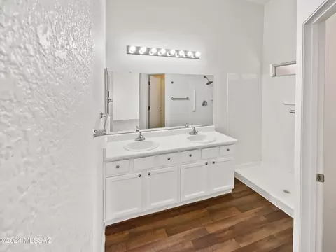 Bath - 6451 E Wolfhead Dr, Tucson, AZ 85730 photo 1 of 2