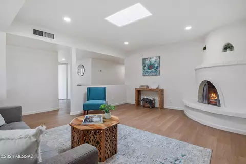 2124 S Torrey Pines Cir, Tucson, AZ 85710