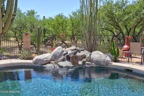 5318 N Fairway Heights Dr, Tucson, AZ 85749