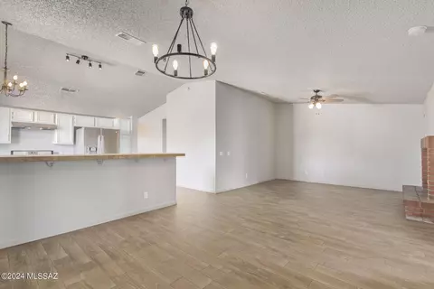 1724 W Applecreek Pl, Tucson, AZ 85746