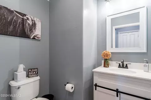 Bath - 12519 E Red Iron Trl, Vail, AZ 85641 photo 2 of 4