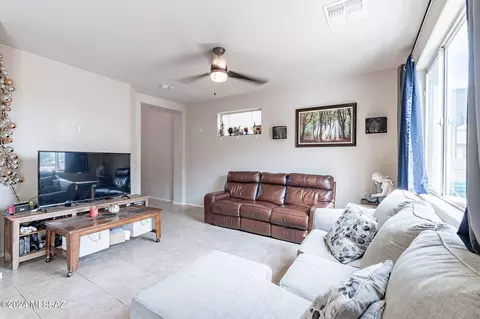 Living - 232 E Scepter Ln, Vail, AZ 85641 photo 2 of 2