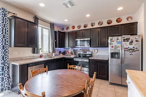 Kitchen - 232 E Scepter Ln, Vail, AZ 85641 photo 2 of 4