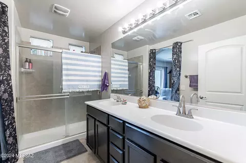Bath - 232 E Scepter Ln, Vail, AZ 85641 photo 3 of 6