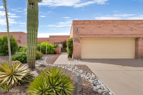 1890 W Misty Hollow Ln, Tucson, AZ 85704