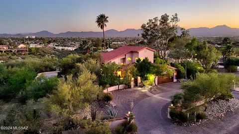 725 W Cresta Loma Dr, Tucson, AZ 85704