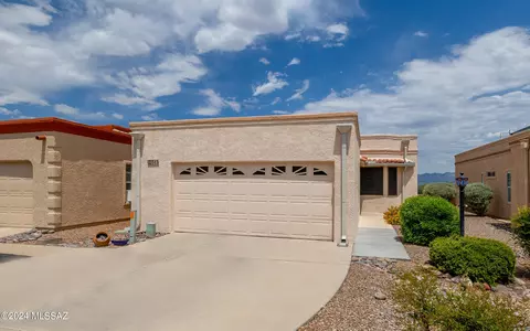 513 W Riverdale Ct, Green Valley, AZ 85614