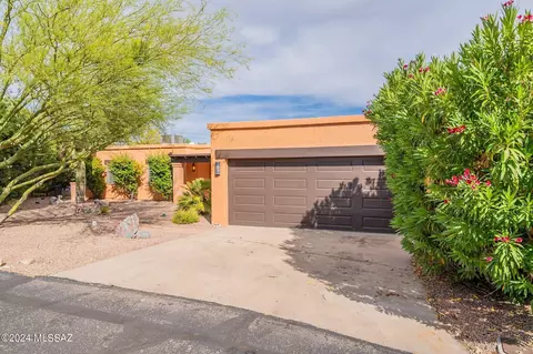627 W Vista Hermosa Dr, Green Valley, AZ 85614