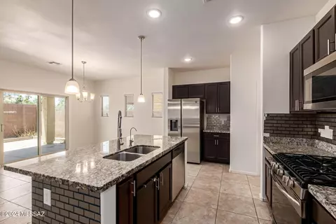 Kitchen - 8904 E Abrams Loop, Tucson, AZ 85710 photo 5 of 5