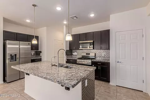 Kitchen - 8904 E Abrams Loop, Tucson, AZ 85710 photo 1 of 5