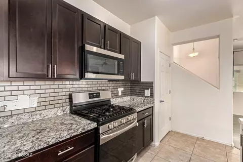 Kitchen - 8904 E Abrams Loop, Tucson, AZ 85710 photo 4 of 5