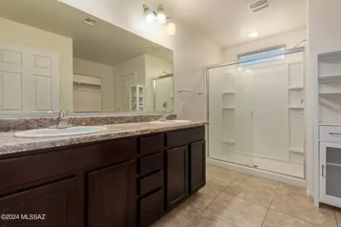 Bath - 8904 E Abrams Loop, Tucson, AZ 85710 photo 1 of 2