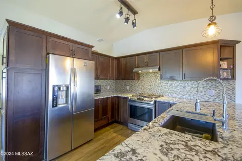 8909 E Apache Well Pl, Tucson, AZ 85730 photo 11