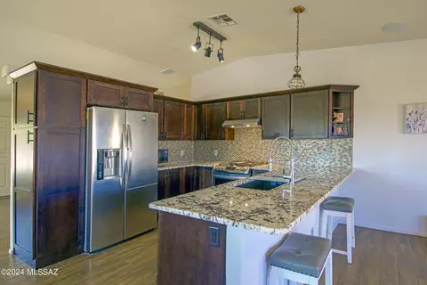 8909 E Apache Well Pl, Tucson, AZ 85730 photo 9