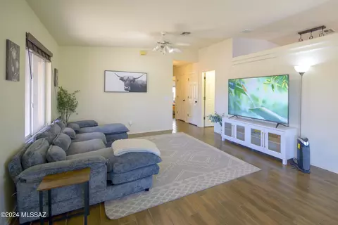 8909 E Apache Well Pl, Tucson, AZ 85730 photo 5