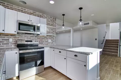 8246 E Kenyon Dr, Tucson, AZ 85710