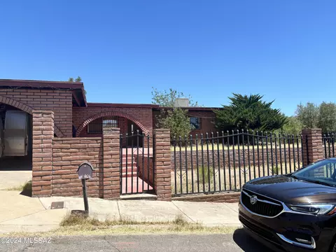 469 E Calle Colima, Nogales, AZ 85621