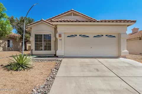10140 E Queensgate Way, Tucson, AZ 85748