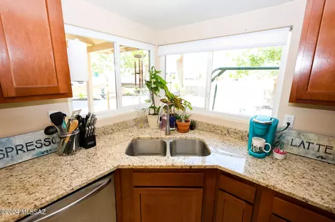 8427 E Baker St, Tucson, AZ 85710 photo 6