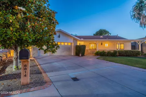 6814 E Calle Luciente, Tucson, AZ 85715