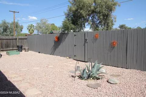 Exterior - 7328 E Sylvane Dr, Tucson, AZ 85710 photo 7 of 13