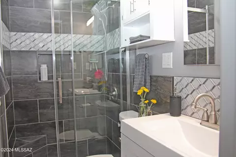Bath - 7328 E Sylvane Dr, Tucson, AZ 85710 photo 2 of 4