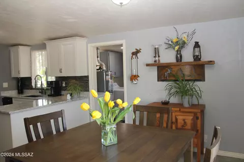 Dining - 7328 E Sylvane Dr, Tucson, AZ 85710 photo 2 of 5