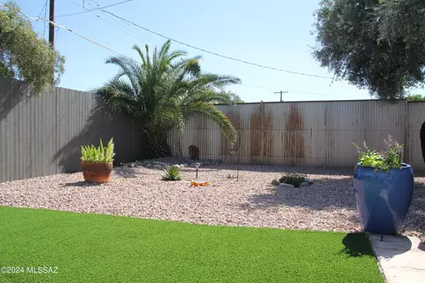 Exterior - 7328 E Sylvane Dr, Tucson, AZ 85710 photo 6 of 13
