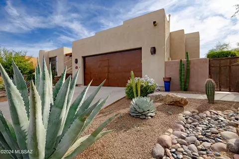 997 W Par 4 Dr, Oro Valley, AZ 85755