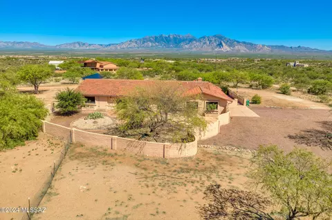 3760 W Calle Cinco, Green Valley, AZ 85622