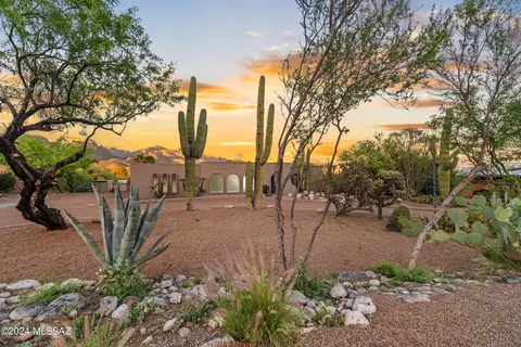 8353 E Sandstone Dr, Tucson, AZ 85750