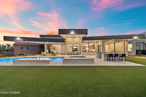 6450 N Regal Manor Dr, Tucson, AZ 85750