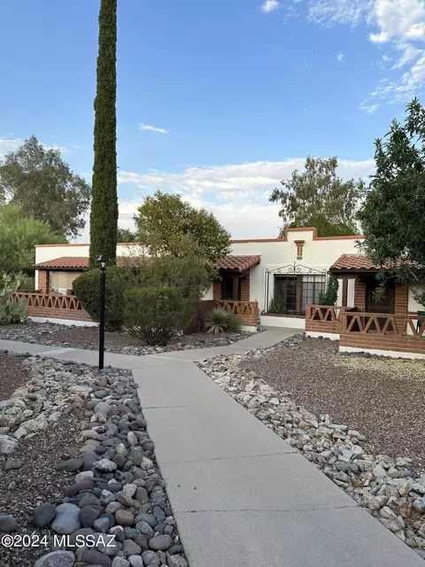 187 S Paseo Tierra #B, Green Valley, AZ 85614