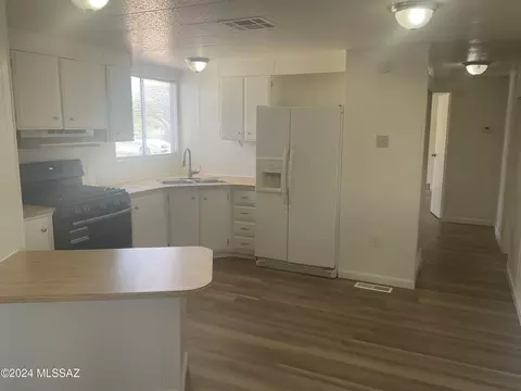 25180 E Arapaho Trl, Benson, AZ 85602