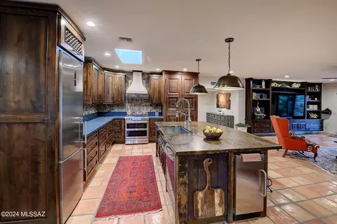 6843 E Va Vigna, Tucson, AZ 85750 photo 16