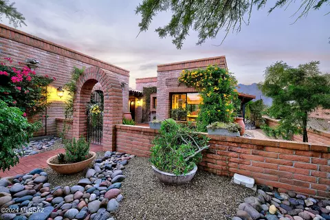 6843 E Va Vigna, Tucson, AZ 85750 photo 9